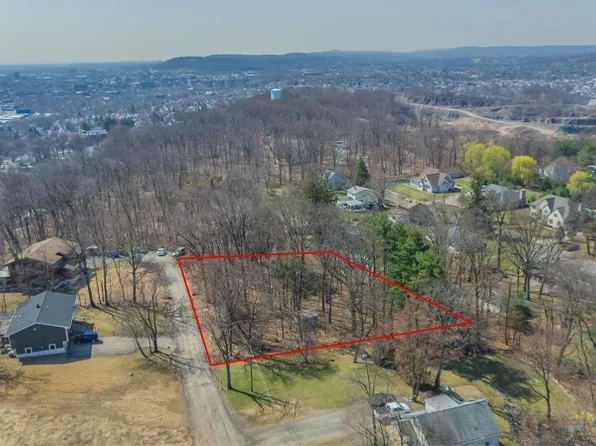 1 Ridge Rd, North Haledon Boro, NJ 07508