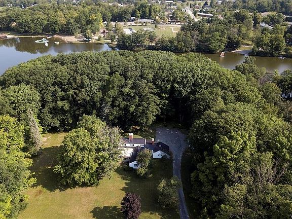 2nd image of 200 Elmhurst Dr
