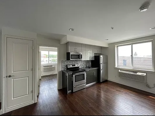 Rented by Celine Moradof-Nazarian, LREB | media 10