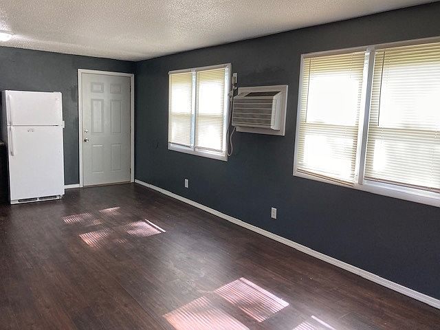 1st image of 137 Loraine Dr APT 302