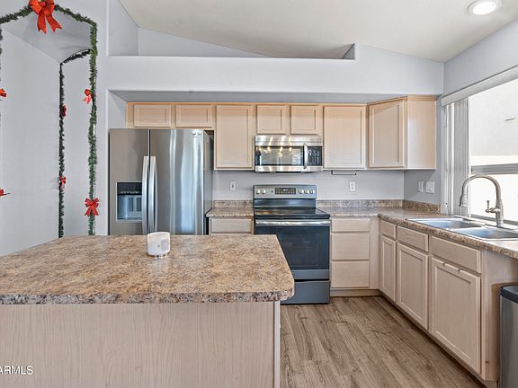 4th image of 16237 W LATHAM Street