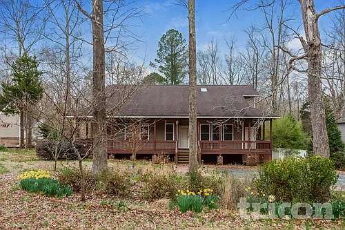 8203 Knollwood Cir Photo 1