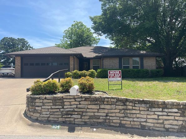 104 Camelot Ct