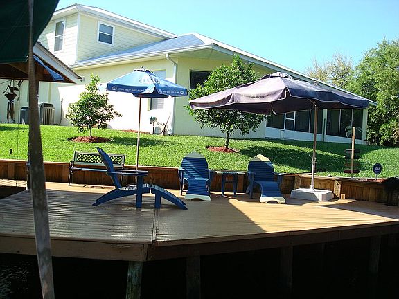 Dock off of boathouses