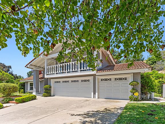 3rd image of 1533 Deerfoot Dr