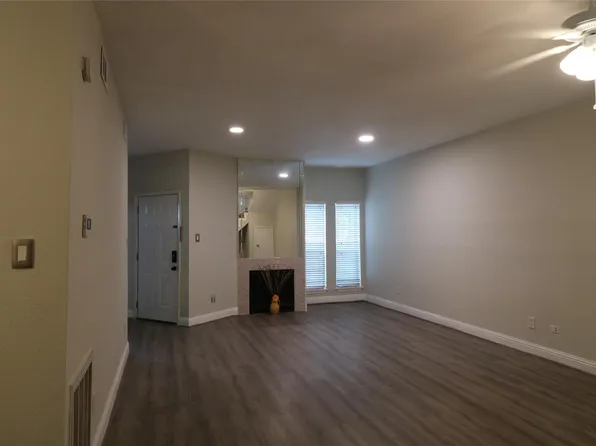 10811 Richmond Ave APT 11, Houston, TX 77042