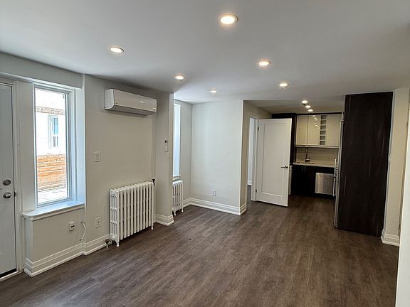 5th image of 699 Eglinton Ave W #102