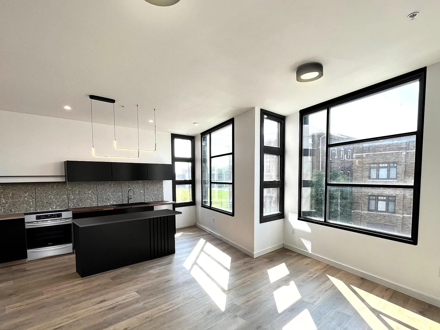1 bed, 725 sqft, $1,450 — Photo 3
