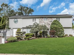 25 Lesley Lane, Old Bethpage, NY 11804