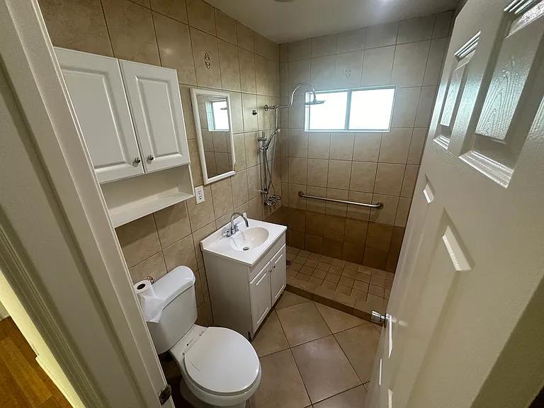1524 Loma Ave #B — Photo 7