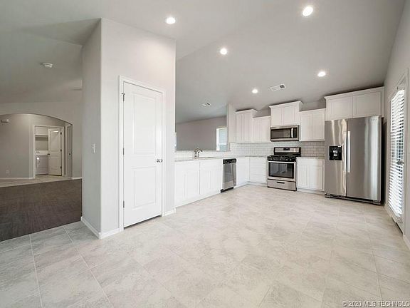 5th image of 8680 N 256th East Pl