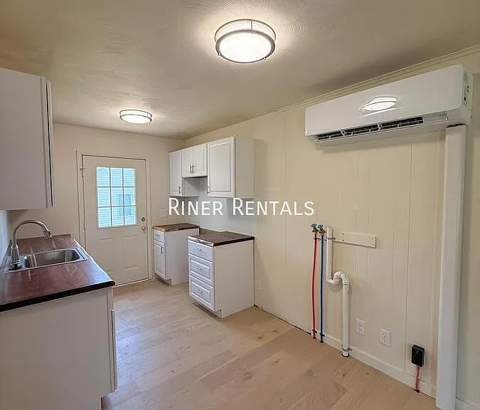 423 Barbee St #10 — Photo 6