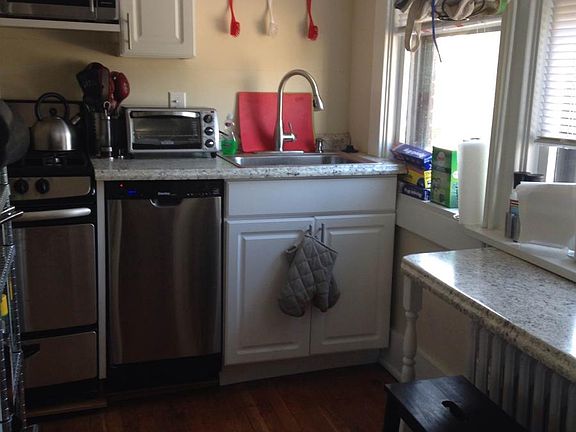 Bright kitchen with breakfast bar