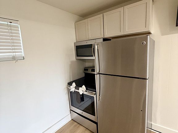 4th image of 803 Hillview Hts #105