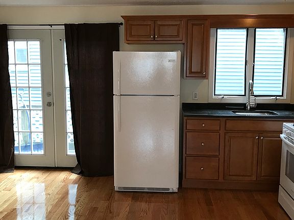 4th image of 725 Bridge St APT 1
