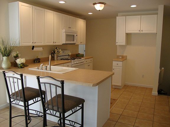 The kitchen comes with