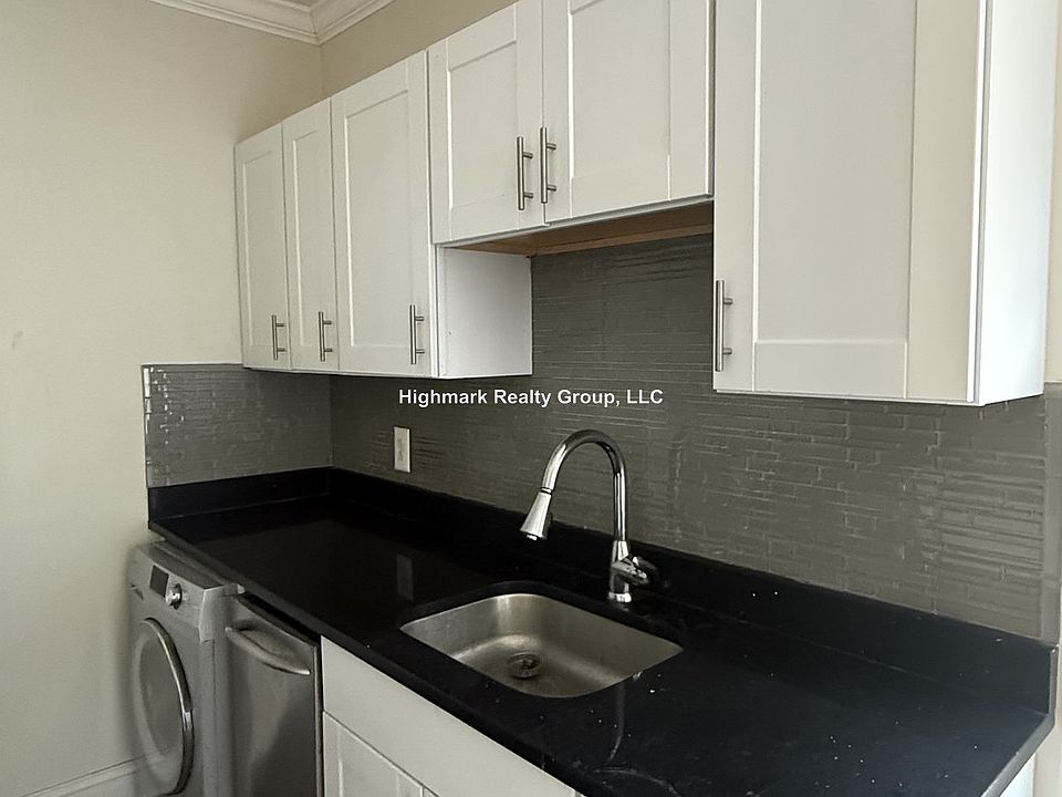 1st image of 3817 N Greenview Ave #3WO