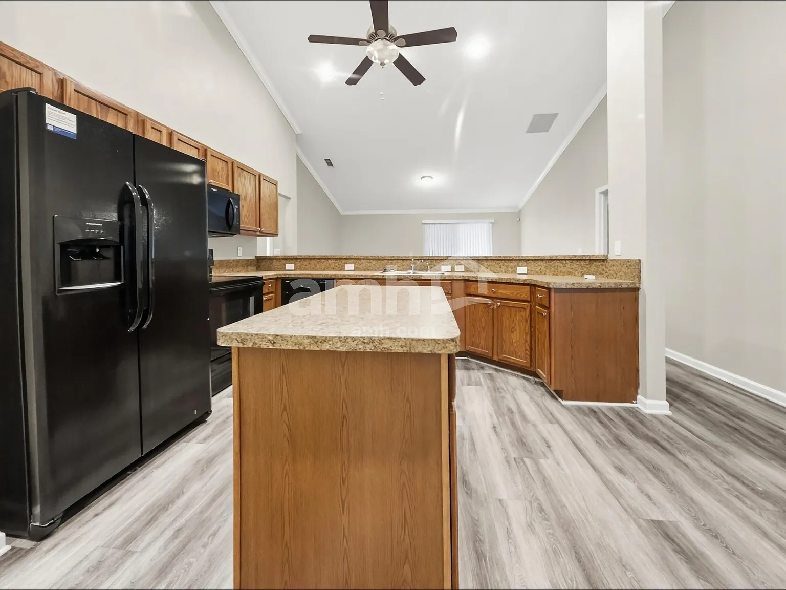 3 bed, 2.0 bath, 1823 sqft, $2,050 — Photo 4