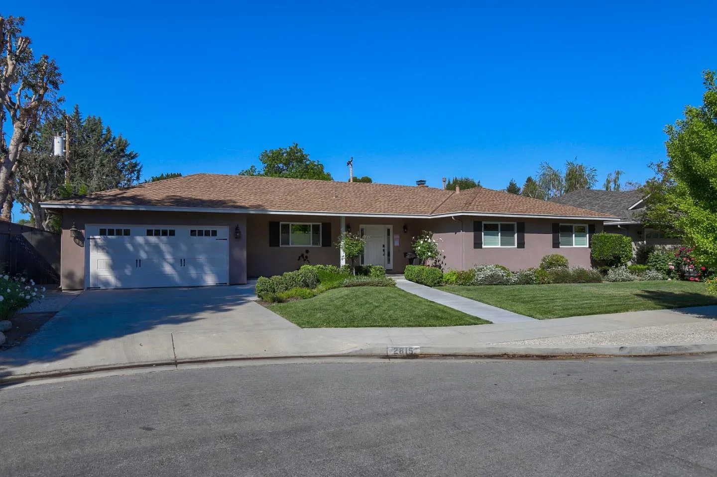 2815 Thrasher Ln photo 1