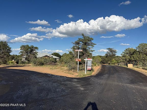 3rd image of 9529 N Bridle Ridge Rd