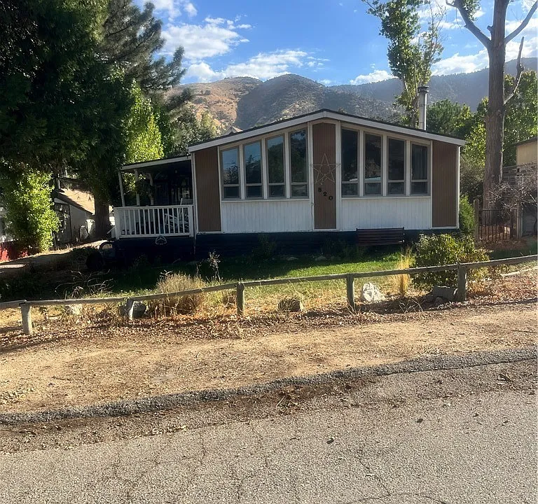 820 Yosemite Dr
