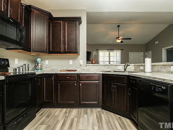 5th image of 107 Diamond Creek Dr