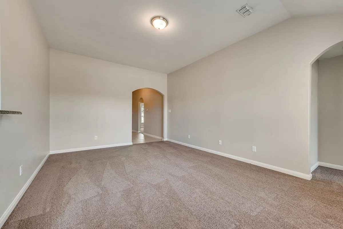 Building Photo - 2106 Bluebell Dr