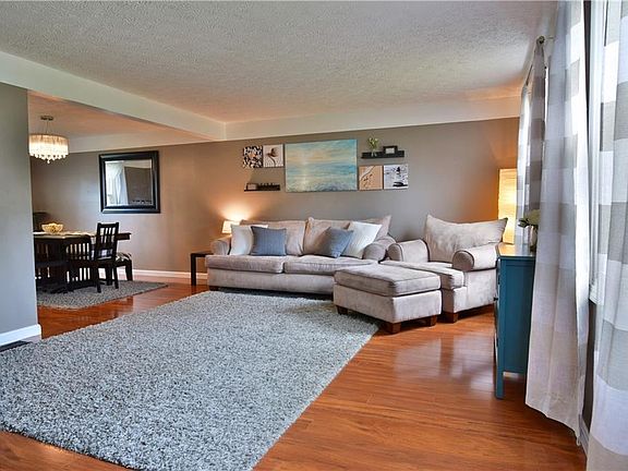 4th image of 544 Willow Dr SE