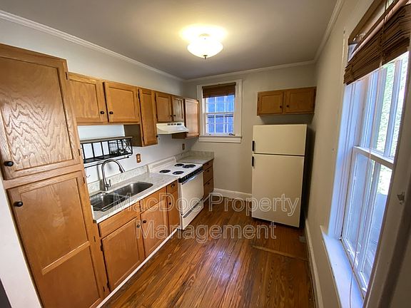 4th image of 806 Caroline St #B