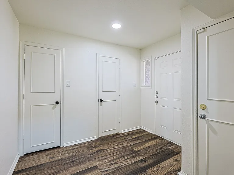 8308 Albany Ave — Photo 4