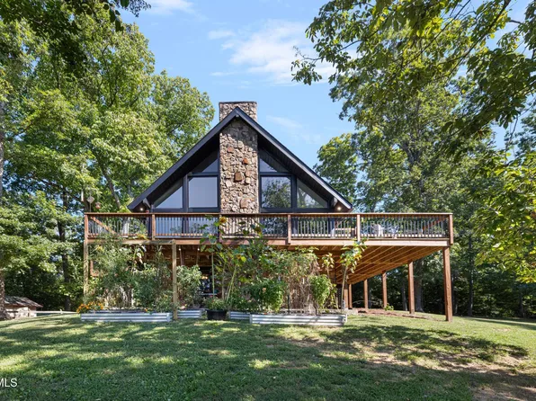 709 Ballards Private Dr, Blountville, TN 37617