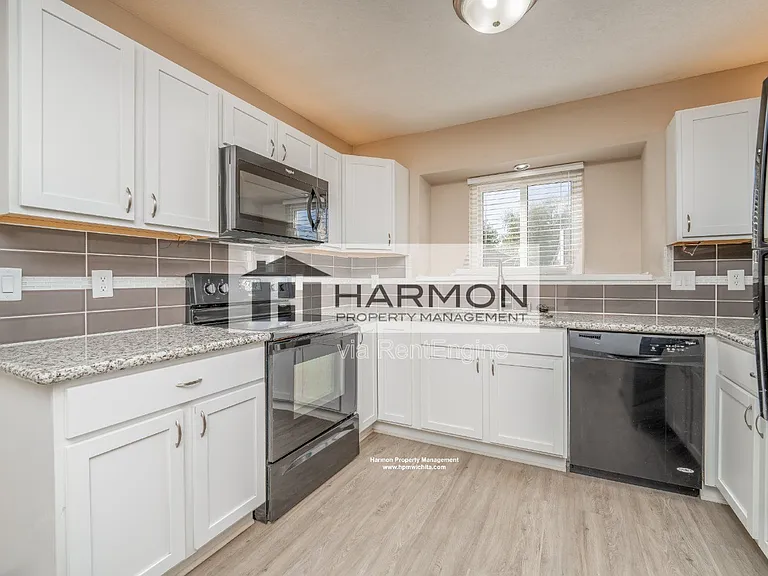 2138 S Fieldcrest Cir — Photo 3