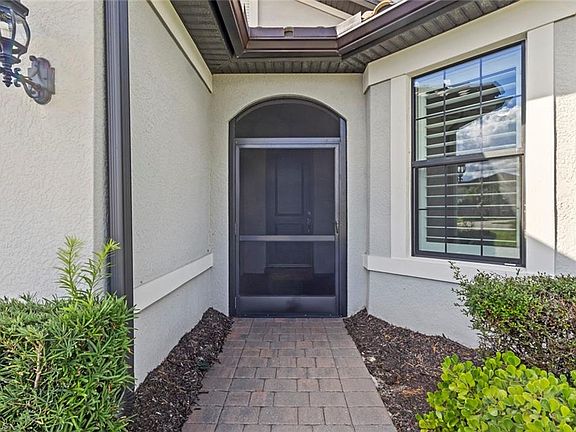 4th image of 19902 Beverly Park RD