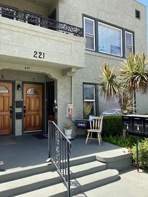 221 Belmont Ave #2
