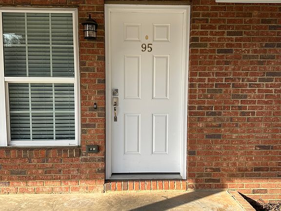3rd image of 95 Valley Dr #95