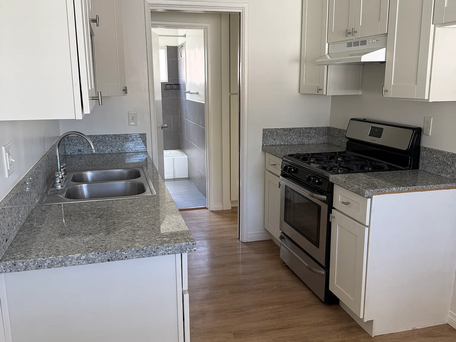 1 bed, 650 sqft, $2,100 — Photo 2