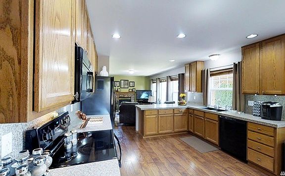 4th image of 5739 65th St NE
