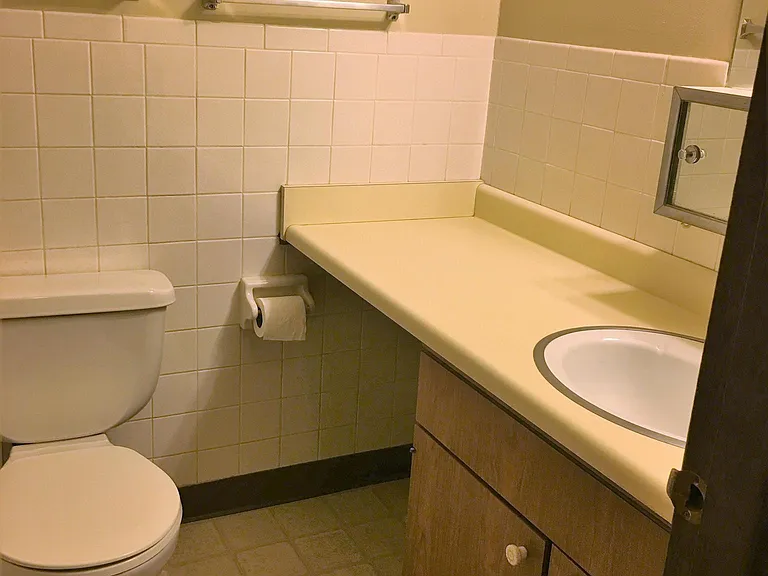 1001 Oakcrest St — Photo 7