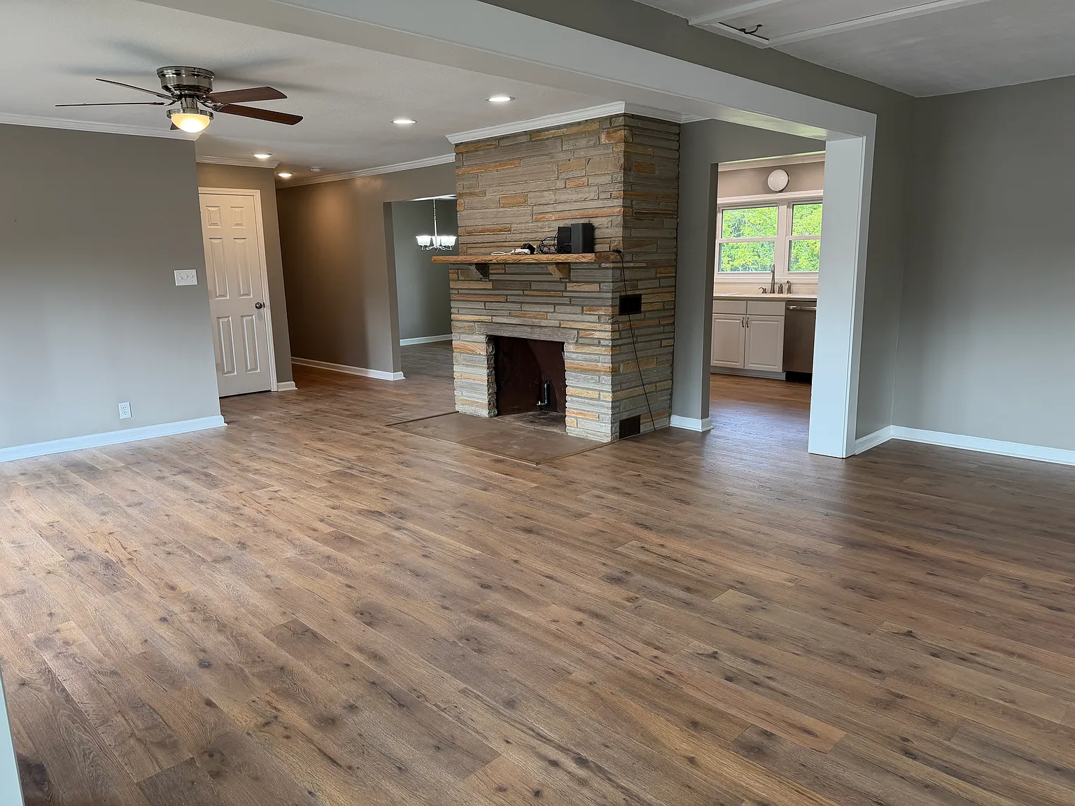 3 bed, 1846 sqft, $2,200 — Photo 4