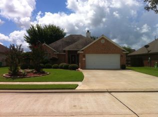 107 Revere Ct, Clute, TX 77531