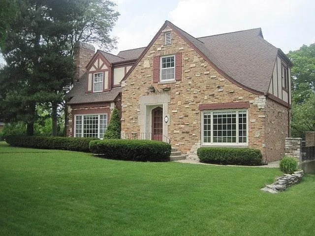 425 W North St