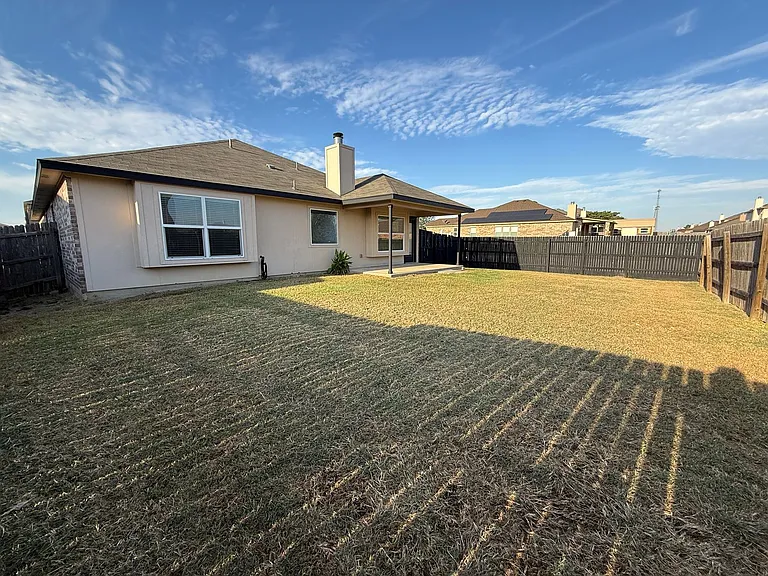 405 W Vega Ln — Photo 19