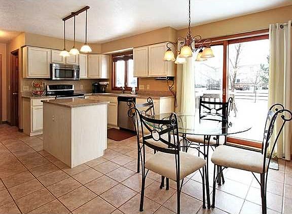 4th image of 26385 Oak Meadow Dr E