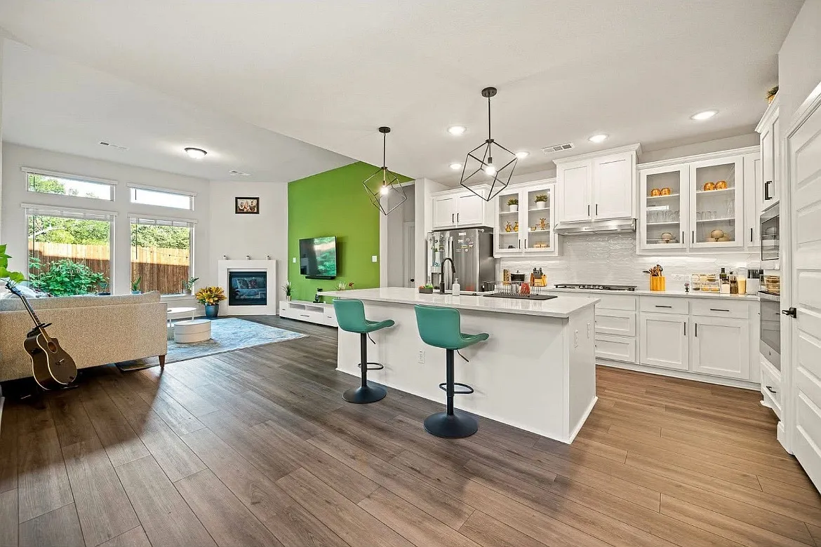 1529 Woodford Pl — Photo 4