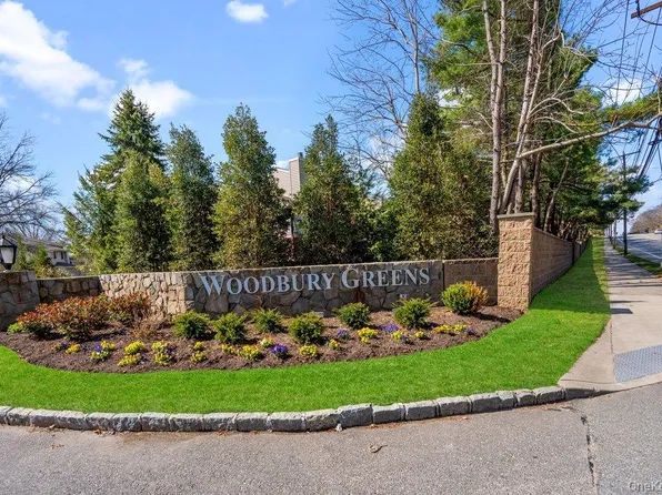 35 Chestnut Lane #71, Woodbury, NY 11797