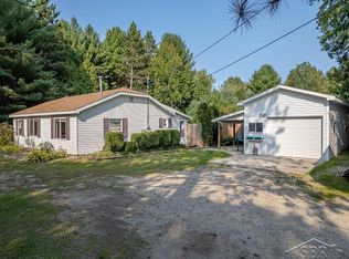 952 N Coleman Rd, Shepherd, MI 48883