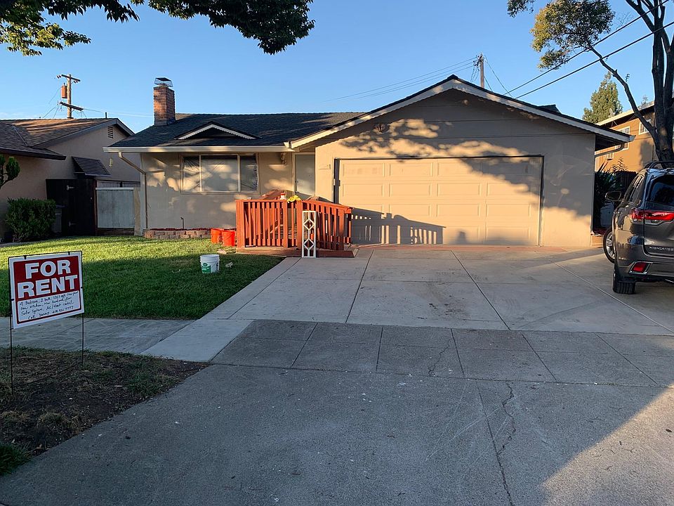 1st image of 942 Tomlinson Ln