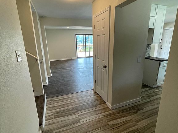3rd image of 4042 Lakeside Dr