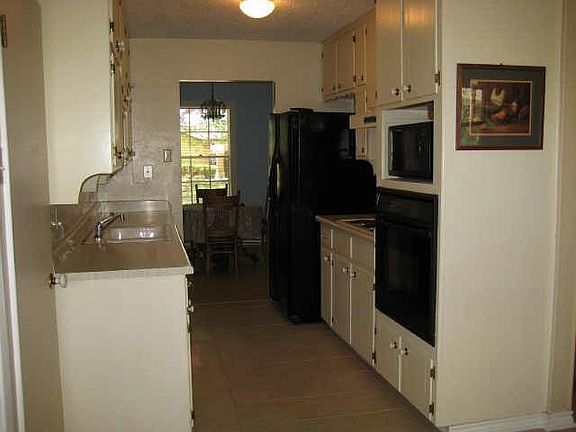 5th image of 2500 Shady Meadow Dr