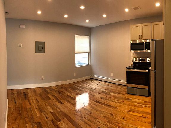 3rd image of 113-39 Farmers Blvd